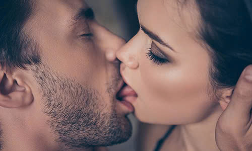 Đá lưỡi là gì và cách hôn đúng chuẩn